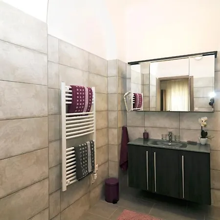 Silver 公寓 *
