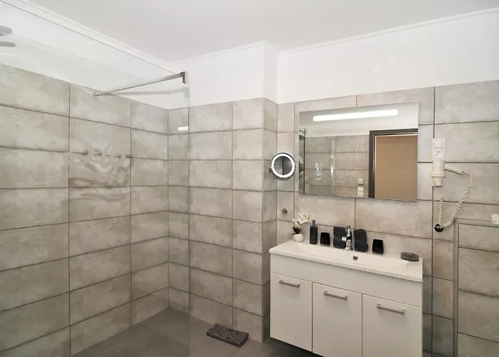 Silver Apartment *