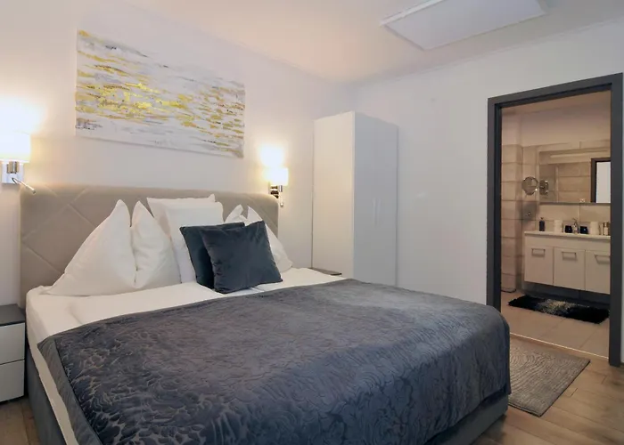 Silver Apartment *